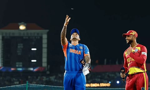 அரையிறுதிக்கு முன்னேறுவது யார்? இந்தியா பந்துவீச்சு தேர்வு