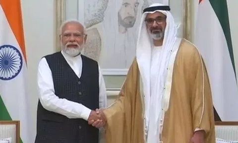 ஐக்கிய அரபு அமீரக அதிபருடன் பிரதமா் மோடி டெலிபோனில் பேச்சு