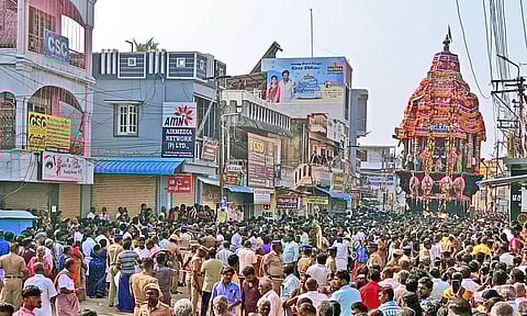 திருச்செந்தூர் சுப்பிரமணிய சுவாமி கோவிலில் மாசித்திருவிழா தேரோட்டம் கோலாகலம்