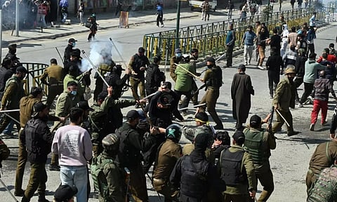 காமேனி கொலை: ஜம்மு காஷ்மீரில் போராட்டக்காரர்கள் பாதுகாப்பு படையினர் இடையே கடும் மோதல்