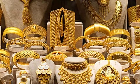 தங்கம் விலை இன்று  2-வது முறையாக சரிவு: சவரனுக்கு 1560 ரூபாய் குறைந்தது..!