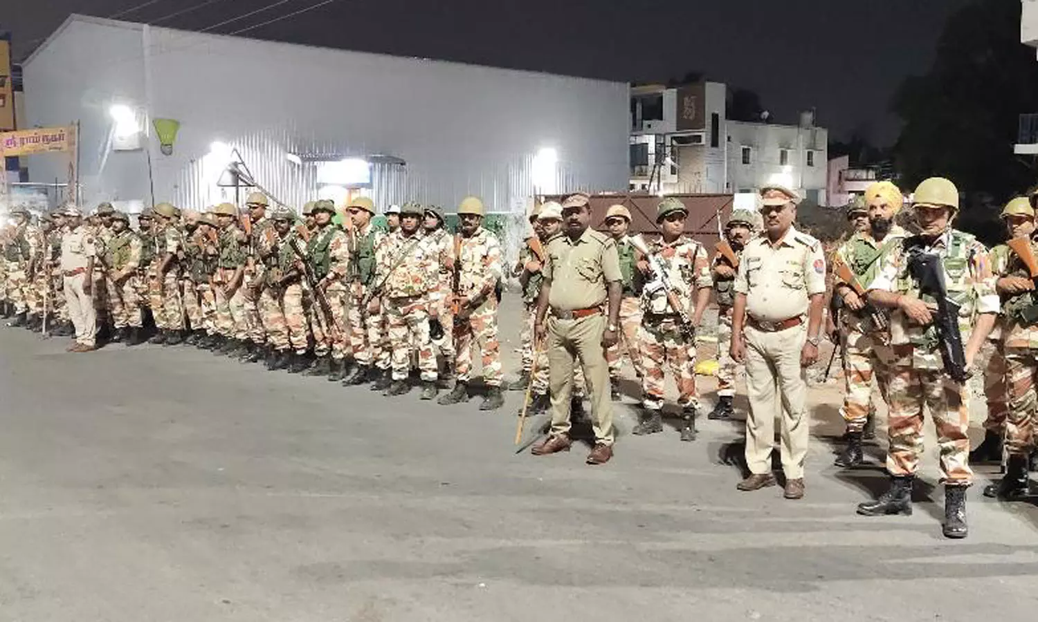 சட்டசபை தேர்தல் பாதுகாப்பு பணி - புதுச்சேரியில் துணை ராணுவப்படையினர் அணிவகுப்பு