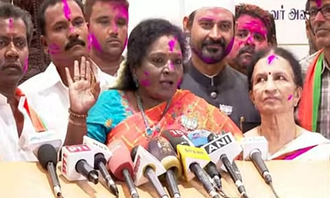 இந்தியை திணித்த காங்கிரஸ் கட்சியுடன் தி.மு.க. கூட்டணி வைத்துள்ளது - தமிழிசை சவுந்தரராஜன்