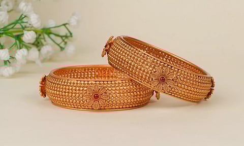 GOLD PRICE TODAY: தொடர்ந்து குறைந்து வரும் தங்கம் விலை - இல்லத்தரசிகள் மகிழ்ச்சி