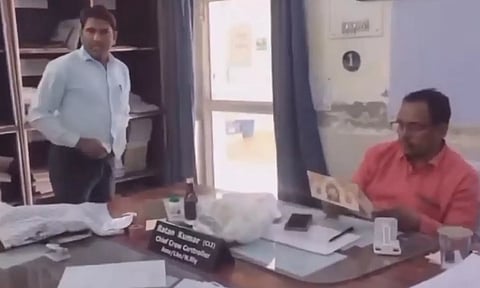 #Train ஆடையைக் கழற்றி அந்தரங்க பகுதியை காட்ட கூறிய அதிகாரி - ரெயில் டிரைவரின் வேதனை அனுபவம்