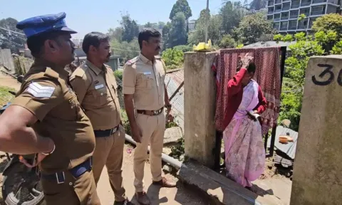 எலும்புக்கூடு கிடந்த இடத்தில் போலீசார் விசாரணை நடத்தினர்.