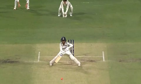 #AUSWvsINDW ஆஸ்திரேலியா அசத்தல் பந்து வீச்சு: 2-ம் நாள் முடிவில் 6 விக்கெட்டுகளை இழந்த இந்திய மகளிர் அணி