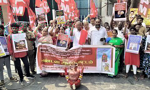 #Gas சிலிண்டர் விலை உயர்வைத் திரும்பப் பெற கோரி மார்க்சிஸ்ட் கம்யூனிஸ்ட் கட்சி ஆர்ப்பாட்டம்