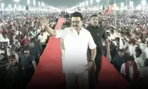 திருச்சி மாநாட்டில் "ரேம்ப் வாக்" சென்ற முதலமைச்சர் மு.க.ஸ்டாலின்- தொண்டர்கள் உற்சாக வரவேற்பு