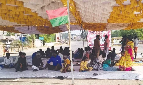 #Manamadurai விசாரணை கைதி உயிரிழப்பு: மதுரை-ராமேசுவரம் 4 வழிச்சாலையில் 3-வது நாளாக போராட்டம்