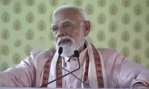 'தமிழ்நாட்டின் மேம்பாட்டுக்காக அல்லும் பகலும் அயராது பாடுபடுகிறோம்' - பிரதமர் மோடி