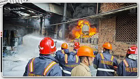 കൊച്ചി എടയാറിലെ വ്യവസായ സ്ഥാപനത്തിൽ വൻ തീപിടിത്തം; തൊഴിലാളി മരിച്ചു