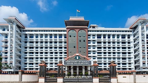 ട്രാൻസ്‌ജെൻഡർ നിയമ ഭേദഗതി ബിൽ കാരണം ലിംഗമാറ്റ ശസ്ത്രക്രിയയും ഹോർമോൺ തെറാപ്പിയും നിർത്തിയോ? കേന്ദ്രത്തോട് ഹൈക്കോടതി