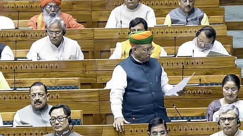 ലോക്സഭയിൽ പുതിയ വനിതാ സംവരണ, പുനർനിർണ്ണയ ബില്ലുകൾ കേന്ദ്രമന്ത്രി അവതരിപ്പിക്കുന്നു.