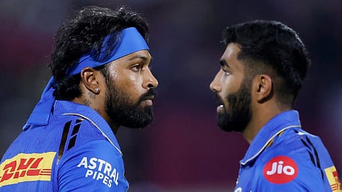 പാണ്ഡ്യെ കുലംകുത്തിയോ? ടീം സ്പിരിറ്റിലാതെ കളത്തിലിറങ്ങി മുംബൈ കാരണക്കാരനെ അന്വേഷിച്ച് നെറ്റിസൺസ്