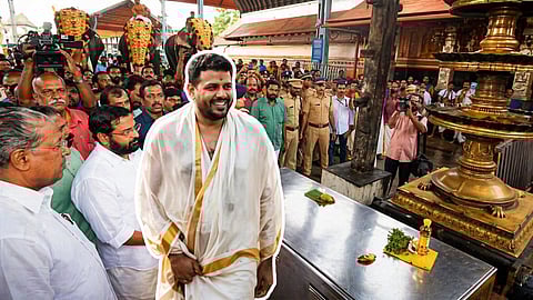 Pinarayi and son Guruvayoor temple