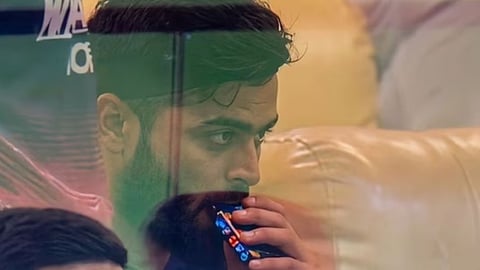 Riyan Paraag  E-Cigar 