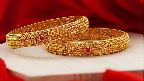 ಆಪದ್ಧನವಿದು ಬಂಗಾರದ ಬಳೆ