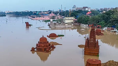 Proposed Ganga water supply network connecting treatment plants, reservoirs and households in Patna.