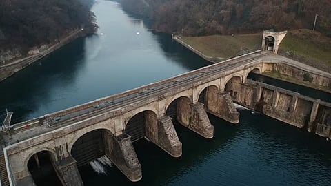 Low water levels in an Indian reservoir during a deficient monsoon season.