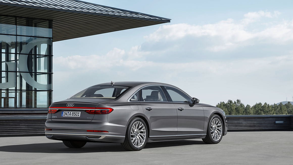 Here's how an Audi A8 zooms