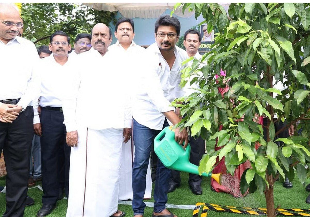 ಹಾಗೂ ಘನತೆ ಮತ್ತು ಹಕ್ಕುಗಳಲ್ಲಿಎಲ್ಲಾ 