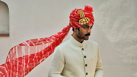 Traditionally pinned onto a turban, Sarpech features a central plume motif with gemstone arrangement. 