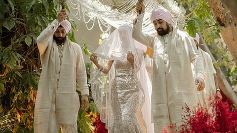 Being a style savant herself, Karmaa Dhingra Dhir ensured that each outfit and jewellery look was planned out thoughtfully. 