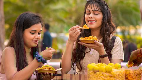 This comprehensive guide will equip you with essential tips on what to look for and what to avoid when indulging in Indian street food, empowering you to savor safely and enjoy every bite without worry.