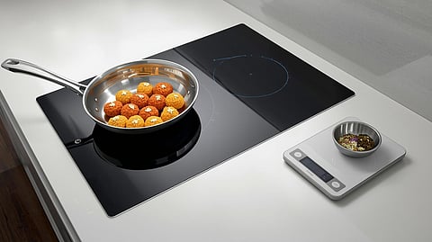 By cooking faster, more precisely, and preserving better, the smart kitchen ensures your festive abundance is responsible abundance.