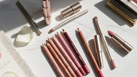 Get your dream lips this festive season with the best lip liners from Myntra’s Holiday Fest Sale smooth, long-lasting, & stylish shades that redefine your pout.