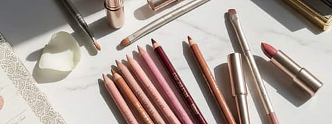 Get your dream lips this festive season with the best lip liners from Myntra’s Holiday Fest Sale smooth, long-lasting, & stylish shades that redefine your pout.