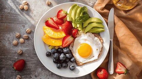 Fixing the morning breakfast habit has emerged crucial as high calorie foods lead to fast weight gain. 