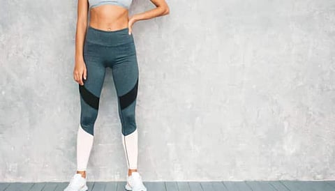 Pick out the most fashionable gym wear that women can wear, such as high-rise pants to flare leggings. These are comfortable, versatile, & performance-oriented.