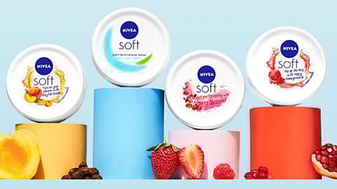 Quick guide to weightless hydration: Discover skin friendly curated light moisturizers that absorb fast, feel non-greasy, and layer well for everyday routines.