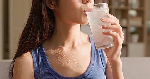 Sometimes it is difficult to figure out dehydration. It can occur in older people who forget to drink water and babies who can not express their needs. 