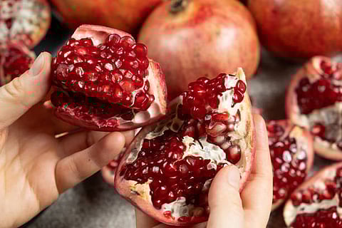 Pomegranates contain polyphenols and tannins that can fight oxidative stress effectively.