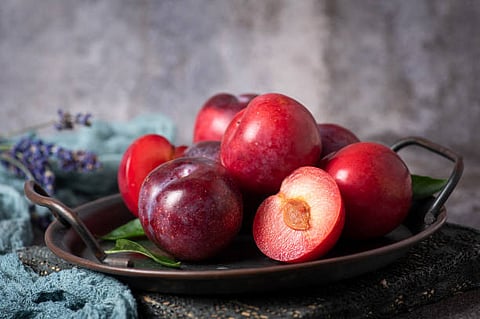 Plums are a vital source of antioxidants that can reduce inflammation and help in protecting the cells from damage caused by free radicals. 