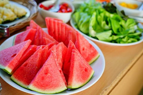 When you do not drink adequate water, it may cause headaches, skin issues, muscle cramps, low blood pressure, and increased heart rate, 