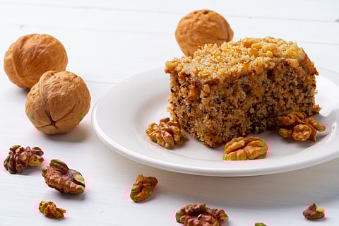 Dates and walnut cake is an excellent evening snack, which is naturally sweet, energy boosting and guilt free. 