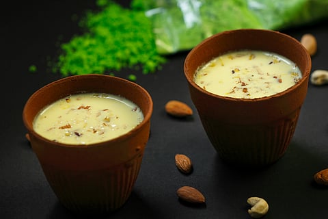 Types of thandai for Holi celebration 
