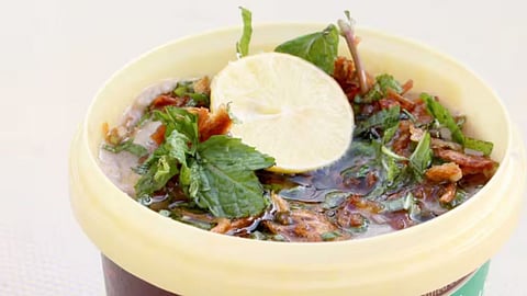  It takes hours to cook haleem. For those who don’t have the time, food delivery apps in Hyderabad can bring the dish to your doorstep.