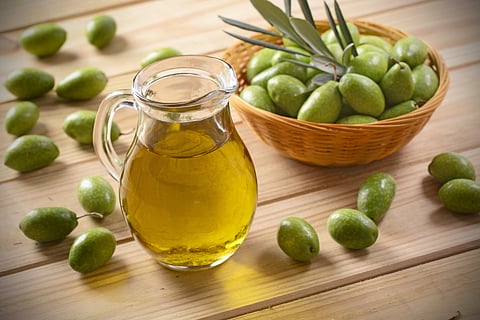 The fats and polyphenols in olive oil support healthy cholesterol levels making it good for heart health.