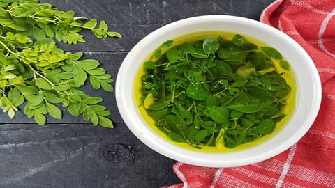 Moringa offers qualities that can prevent cancer. It offers an essential compound namely niazimicin that can stop the development of cancer cells. 