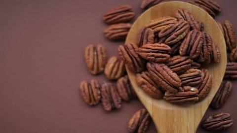 Pecans have the potential to improve blood sugar control as a result of the high fibre content. 