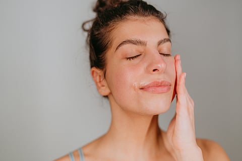 From over-washing your face to skipping moisturizer, small skincare habits can make oily skin worse in summer. Here’s what you should stop doing right now.