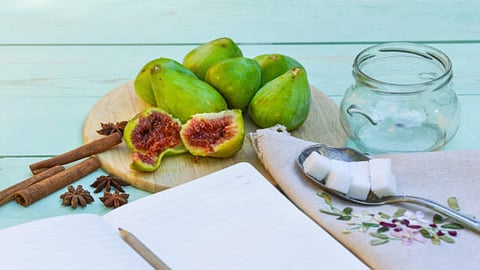 People with diabetes must opt for foods that can keep their blood sugar and blood glucose levels under control or desirable levels. 