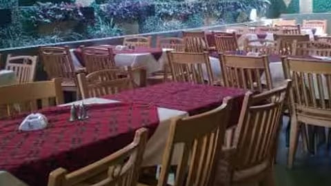 On the day of Eid-Ul-Fitr, the city of Pune draws massive crowds who indulge in the mouth-watering Awadhi and Mughlai delicacies.