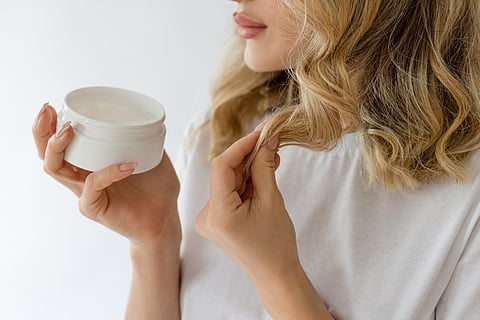 Avocado-olive oil blend nourishes deeply; egg-honey pack strengthens cuticles against humidity and frizz.