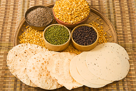 Snack Smackdown: Why Khakhra Beats Papad for Weight Watchers